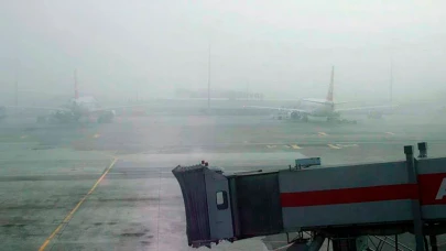 Trabzon'da görülen sis hava ulaşımına izin vermiyor