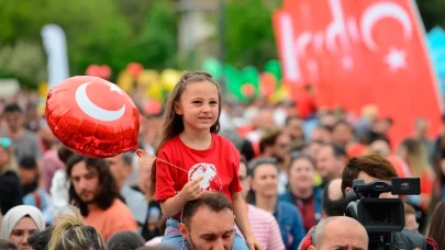CHP'nin 23 Nisan Raporu: "Çocuklara bayram hediye edilen tek ülkede çocuklar mutlu ve güvende değil"