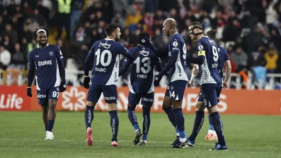 Fenerbahçe, Sivasspor’u 3-1 mağlup ederek zirve takibini sürdürdü