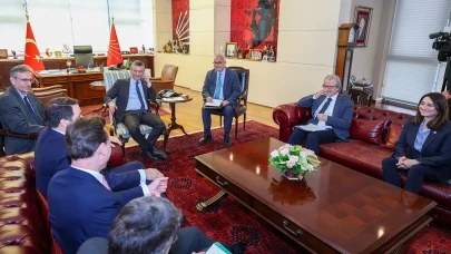 CHP lideri Özgür Özel, Almanya'nın Kuzey Ren Vestfalya Eyaleti Bakanı Liminski ile görüşme gerçekleştirdi