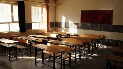 'Mini etekli' öğrencileri hakkında sapıkça paylaşım yaptığı iddia edilen Biyoloji öğretmeni Erdinç Çakıroğlu sessizliğini bozdu