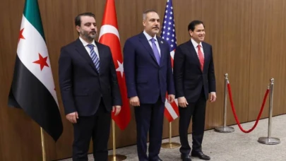Hakan Fidan’dan kritik üçlü zirve: ABD ve Suriye Dışişleri Bakanlarıyla görüştü