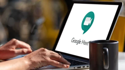 Google artık görüntülü görüşmelerde canlı dil çevirisi yapacak!