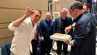 Sözcü gazetesi, Fenerbahçe Başkanı Ali Koç'un 'baklava haberi'nden dolayı kuruma cephe aldığını söyledi