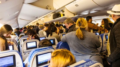 Uçaklarda kemer ikaz ışığı sönmeden ayağa kalkanlara para cezası uygulanacak