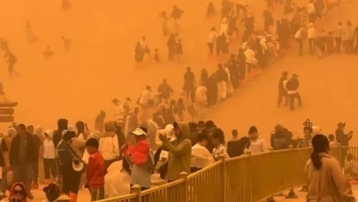 Çin'de kum fırtınası sebebiyle 10 bin kişi tahliye edildi