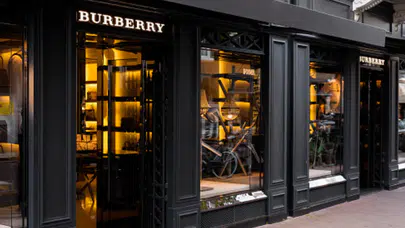 İşçilere çıkış, CEO’ya milyonluk maaş: Moda devi Burberry’den tepki çeken ödeme