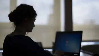 Uzun süre oturmak beyni küçültüyor