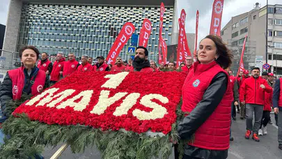 DİSK’ten Taksim Anıtı’na 1 Mayıs çelengi: "Bu barikatlar iktidarın zihniyetini yansıtıyor"