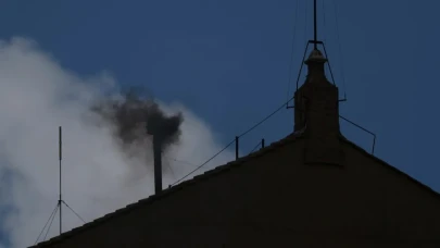 Vatikan’da ikinci gün oylamalarında da yeni Papa seçilemedi
