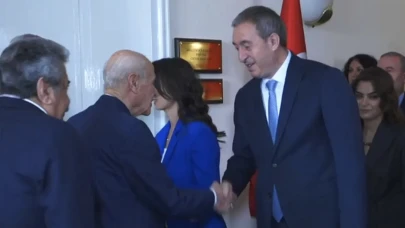 DEM Parti Heyeti, TBMM’de MHP lideri Bahçeli tarafından kapıda karşılandı