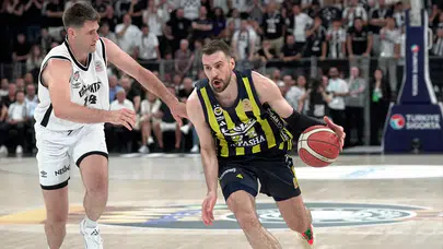 Fenerbahçe Beko, Beşiktaş Fibabanka'yı deplasmanda 91-87 yenerek seride 3-1 öne geçti!