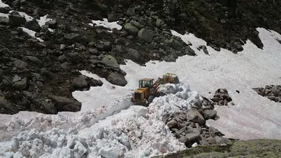 Yaz ortasında kar alarmı: Rize’de kar kalınlığı 5 metreyi aştı
