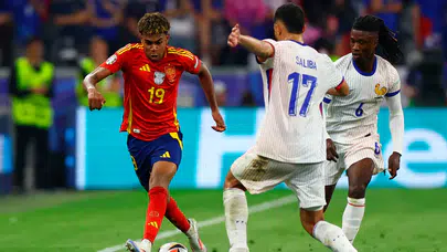 İspanya 9 gollü tarihi maçta Fransa'yı 5-4 yenerek finale çıktı