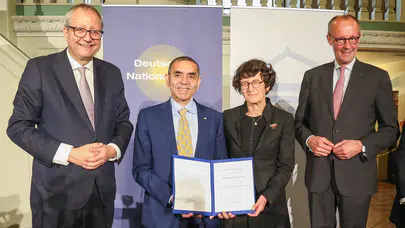 Bilim insanları Özlem Türeci ve Uğur Şahin'e Alman Ulusal Ödülü