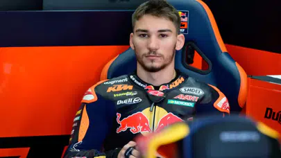 Deniz Öncü Moto2’de tarih yazdı: Zafer sonrası İstiklal Marşı’yla gözyaşlarına boğuldu