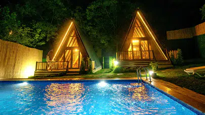 Sapanca Belediyesi, gizli kamera skandalının yaşandığı bungalovu yıktı!