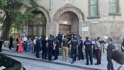 Ermenistan'da hükümet - Kilise gerilimi tırmanıyor: Apostolik Kilisesi'ne polis operasyon düzenledi