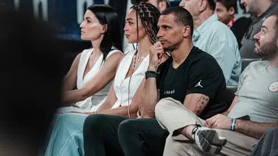 Boston Celtics koçu Joe Mazzulla, Fenerbahçe Beko - Bahçeşehir Koleji maçını tribünden takip etti