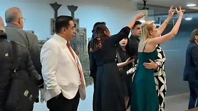 Yönetmen Ecre Begüm Bayrak’tan tutuklu öğrencilere ve Grup Yorum’a destek, sunucudan hakaretli müdahale