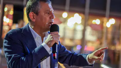 Kurultay davası öncesi Büyükçekmece mitingi! Özgür Özel: 2 Kasım’da getir sandığı, cesaretin varsa!