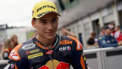 Deniz Öncü’den tarihi zafer: Moto2’de ilk Türk galibiyet!