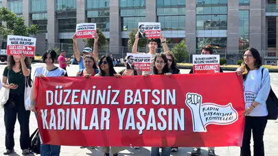 Bahar Aksu cinayeti davası öncesi “Suçlusunuz” pankartı taşıyan kadınlar gözaltına alındı