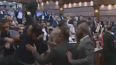 İBB Meclisi'nde gerilim: AK Partili Muhammet Kaynar'ın soruşturma sözleri arbedeye neden oldu