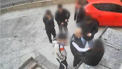 Kadıköy'de bıçakla kolyeyi gasbeden 17 yaşındaki şüpheliye ev hapsi