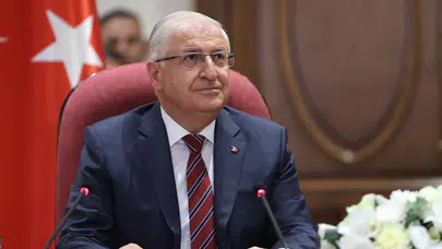 Yaşar Güler İran sınırındaki askerî birlikleri denetlemek için Van’a gitti