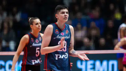 Ebrar Karakurt Türkiye'ye Eczacıbaşı formasıyla dönüyor