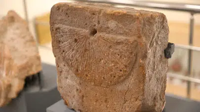 Kars'ta bulunan 1000 yıllık güneş saati sergilenmeye başladı