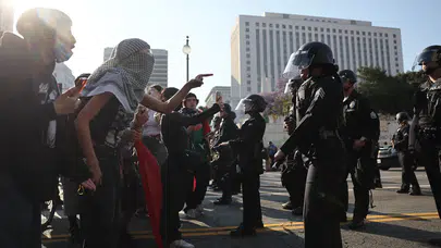 Los Angeles'ta olaylar her geçen an şiddetleniyor: 100'ü aşkın kişiye gözaltı