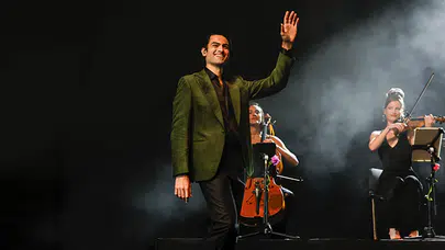 Matteo Bocelli, İstanbul’daki ilk konserinde müzikseverleri büyüledi