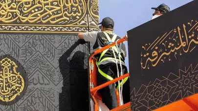 Kabe'nin örtüsü yenilendi: Yüzlerce kilo saf ipek, altın ve gümüş kullanıldı