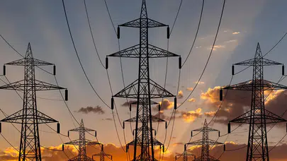 Türkiye'nin elektrik tüketimi zirve yaptı: En yüksek talep 22.00'de gerçekleşti