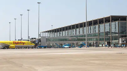 Dalaman Havalimanı’nda pistte çatlak tespit edildi, uçuşlar geçici olarak durduruldu