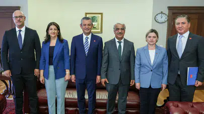 Özgür Özel, DEM Parti İmralı heyetini CHP Genel Merkezi’nde kabul etti