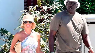 NBA yıldızı Michael Jordan, Ege adalarında bir akşam yemeğinde 10 bin dolar bahşiş bıraktı