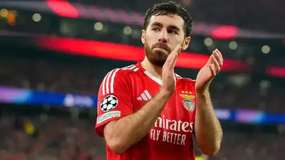 Beşiktaşlılar Orkun Kökçü’yü karşılamak için havalimanına akın etti