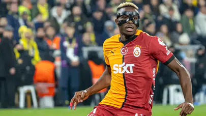 Galatasaray Victor Osimhen transferini bitirdi: Yıldız golcü bu akşam İstanbul’da!