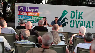 21. Hopa Kültür, Sanat ve Deniz Festivali'nde cemaat ve tarikatlar konuşuldu: "Laiklikten uzaklaşmak ülkeyi tehlikeye atar"