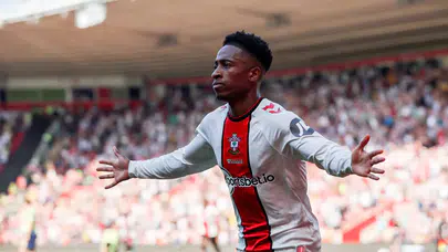 Beşiktaş, Kyle Walker-Peters’ın İstanbul’a gelişinin ertelendiğini duyurdu