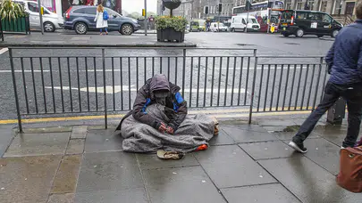 İtalya dilenciliği yasakladı