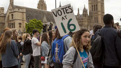 İngiltere'den çarpıcı karar: Oy verme yaşını 16'ya düşürüyorlar