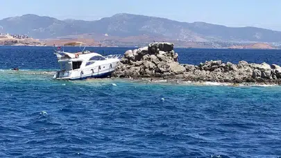 Bodrum açıklarında motoryat kayalıklara çarptı