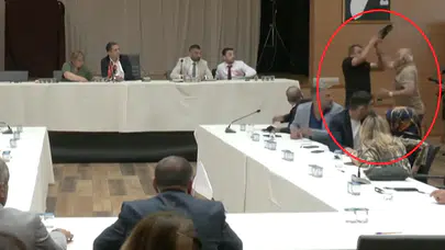 Şile Belediye Meclisi başkanvekili seçimi sırasında ayakkabı fırlatma olayı yaşandı