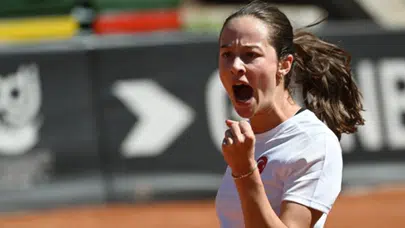 Milli tenisçi Zeynep Sönmez Wimbledon’da ilk turda galip geldi