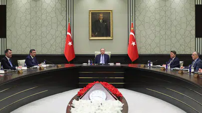 Erdoğan’dan kabine değişikliği sinyali: “Bazı arkadaşlarla son toplantımız olabilir”