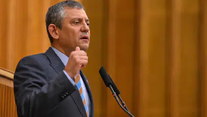 Özgür Özel’den RTÜK’ün Halk TV ve Sözcü TV’ye verdiği ekran karartma cezalarına tepki